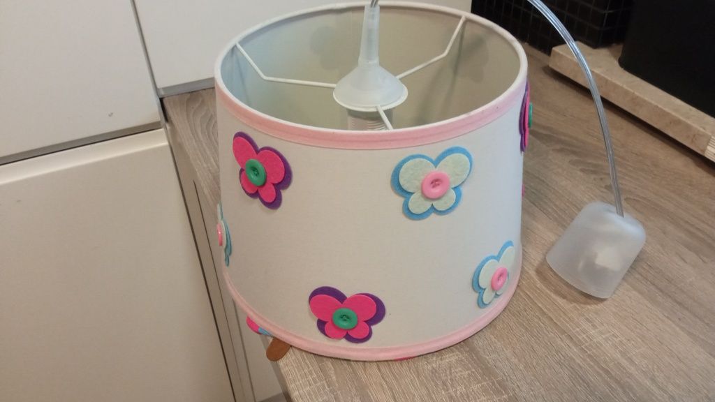 Lampa do pokoju dziecięcego