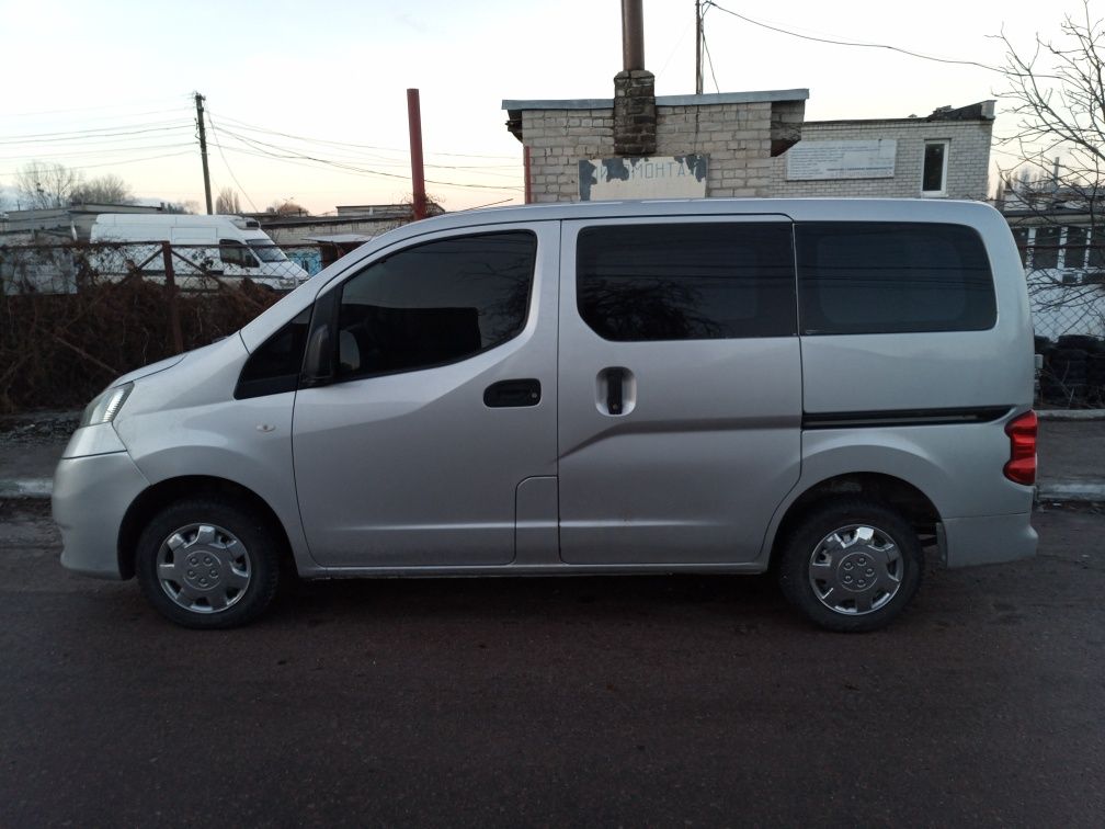 Продам Nissan NV 200