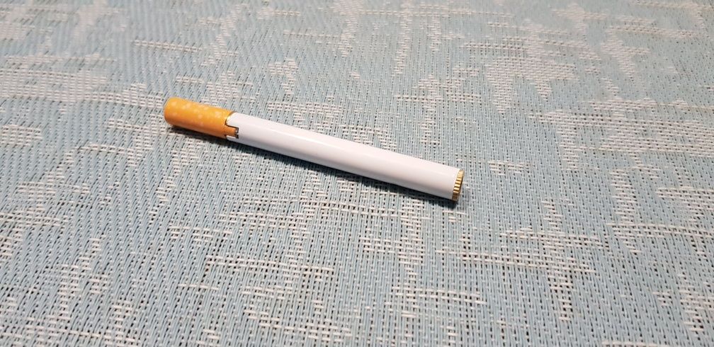 Zapalniczka w kształcie papierosa