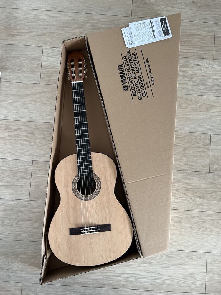 Nowa Gitara Klasyczna Yamaha C40M/02 + Stroik i Kostka!