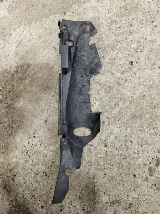 Вольсваген Пассат Б5 Пластик дефектом радіатора Volkswagen Passat B5