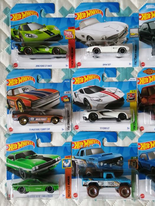 Hot wheels novos
