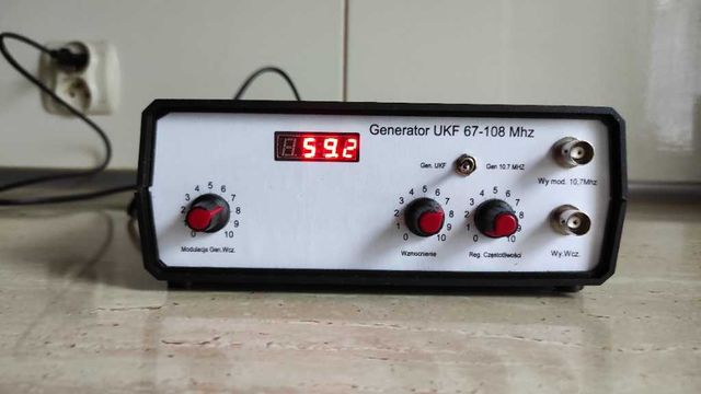 Generator UKF 64Mhz-108Mhz z dodatkowym generatorem 10,7MHz