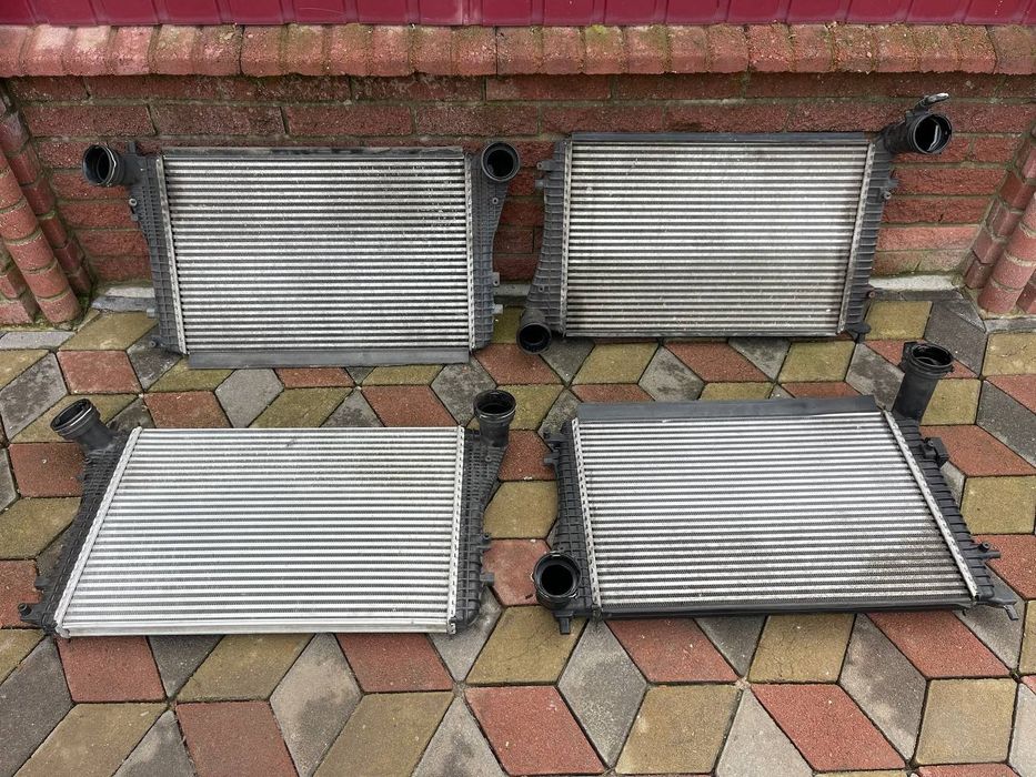 Радіатор інтеркулера VW Passat B6 Golf 5-6 Plus Jetta 5 Caddy Touran