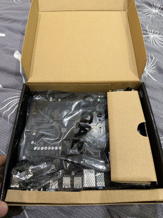 Материнська плата Gigabyte B450M H
