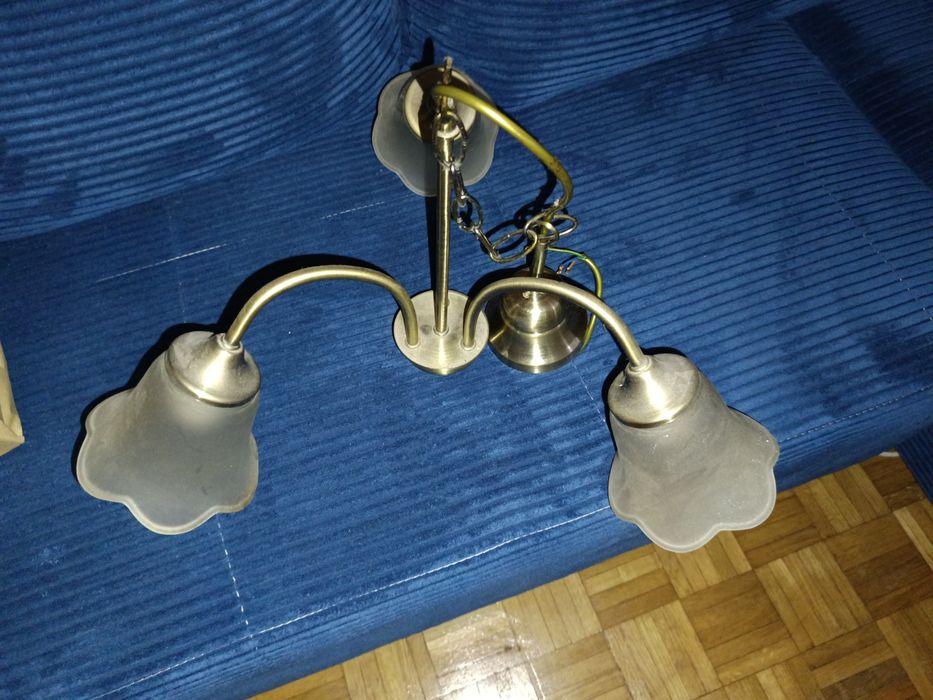 Trzyramienny żyrandol