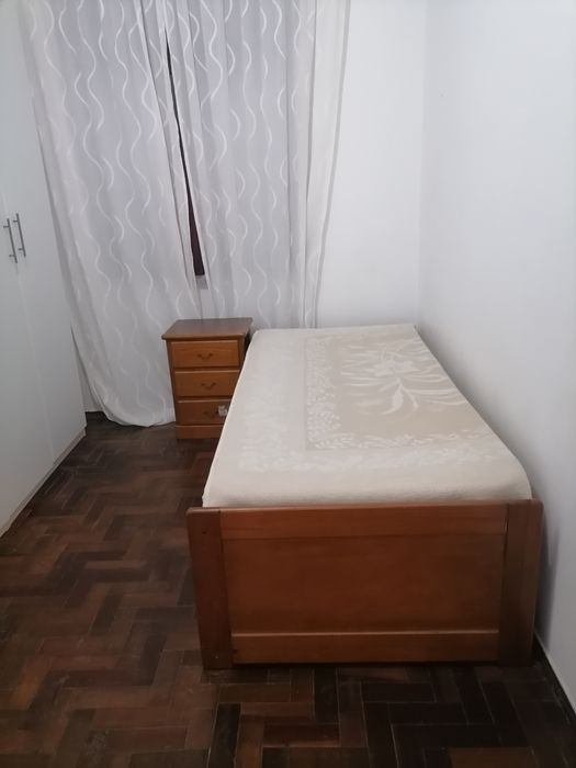 Quarto mobilado Mem Martins