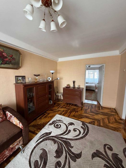 Продам 3-кімнатну квартиру Космос