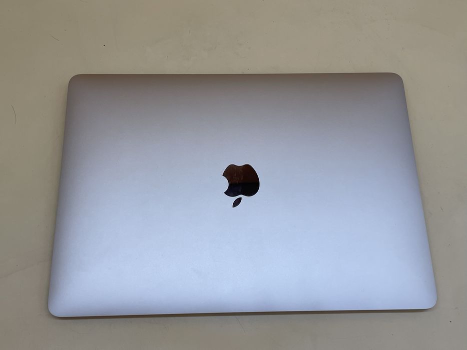 Macbook air 2020 m1 256gb ідеал