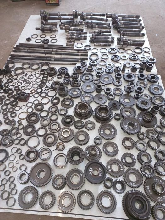 Części skrzyni biegów DEUTZ FAHR DX koła zębate,wałek sprzęgłowy,łożysko stożkowe,igiełkowe,synchronizator 1-2,3-4,tryb,wolne szybkie,pierścień synchronizatora,hamulec,nakładka,koronka,6.05,6.10,6.30,6.50,4.10,4.30,4.50,4.70,3,10.3,70,90,120,3,65.