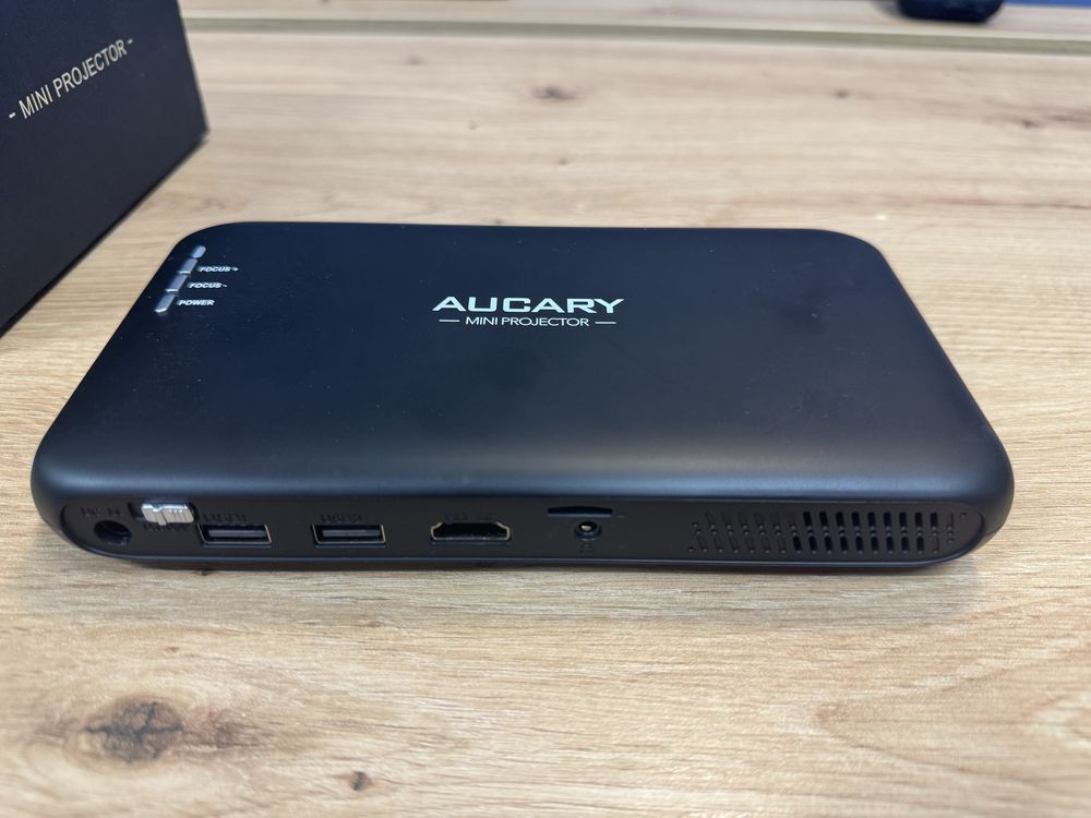 Mini projektor Aucary T7 – Nowy, nieużywany!