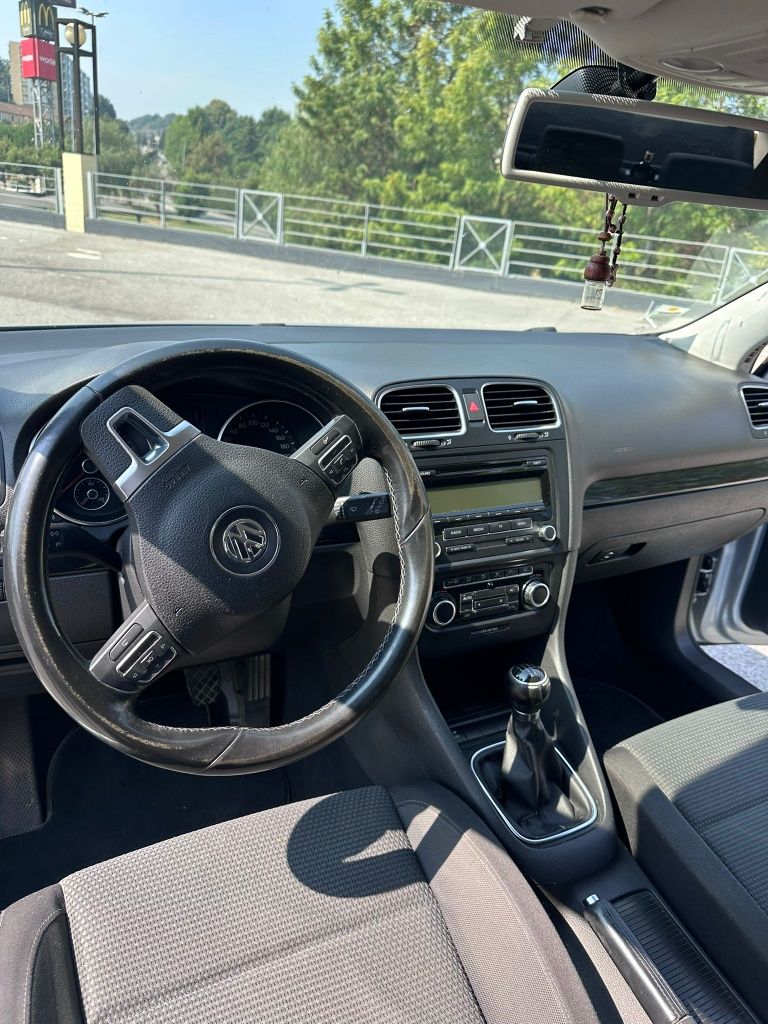 VW Golf. 1.6 TDI confortline