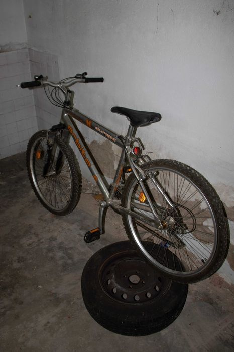 Bicicleta com suspensão e mudanças