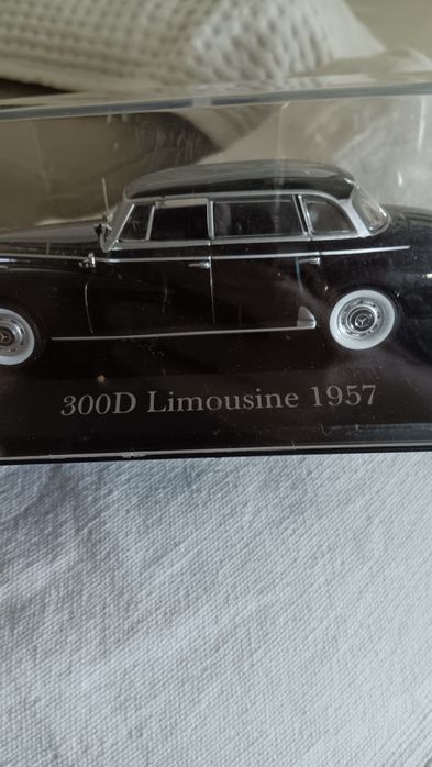 Mercedes 300D Limousine 1957. Com caixa acrílico de protecção!