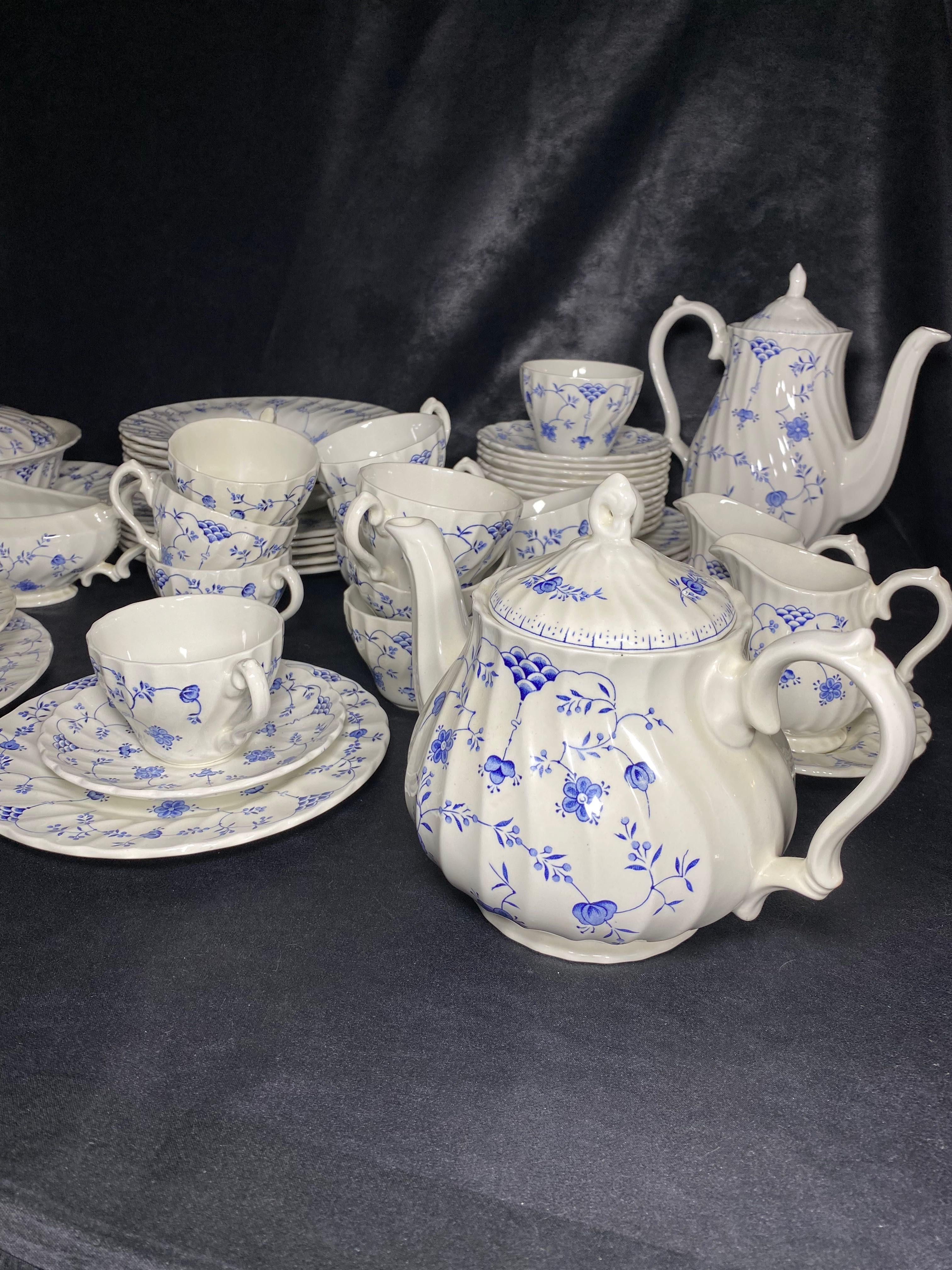 Zestaw brytyjskiej ręcznie grawerowanej porcelany, kawowo obiadowy, My