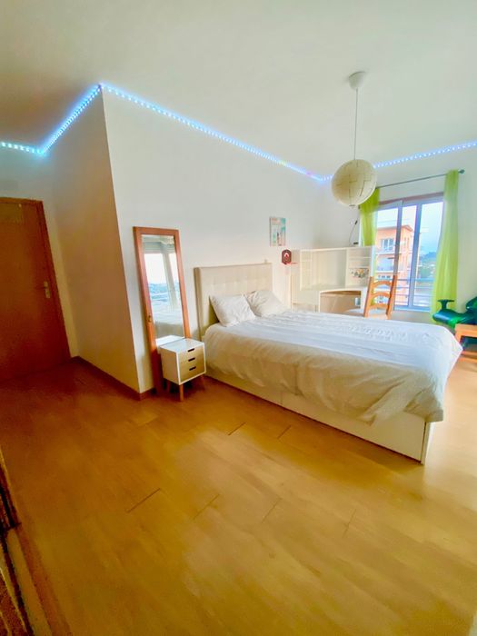 T3 condomínio privado com piscina em Queijas