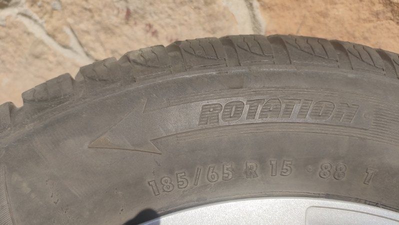 Sprzedam opony z felgami i kołpakami 185/65 R15 4x100