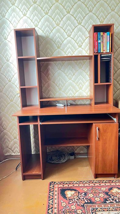 Стіл письмовий для компʼютера