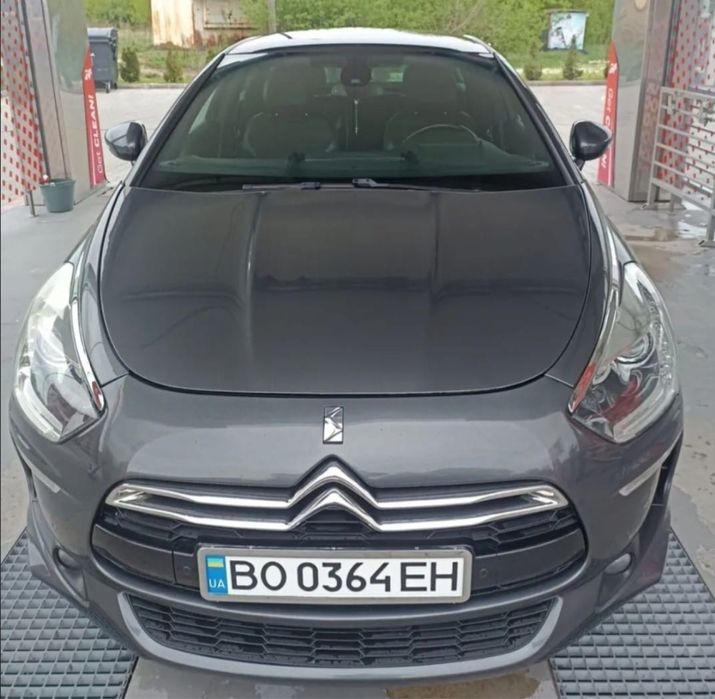 Автомобіль Citroen DS5