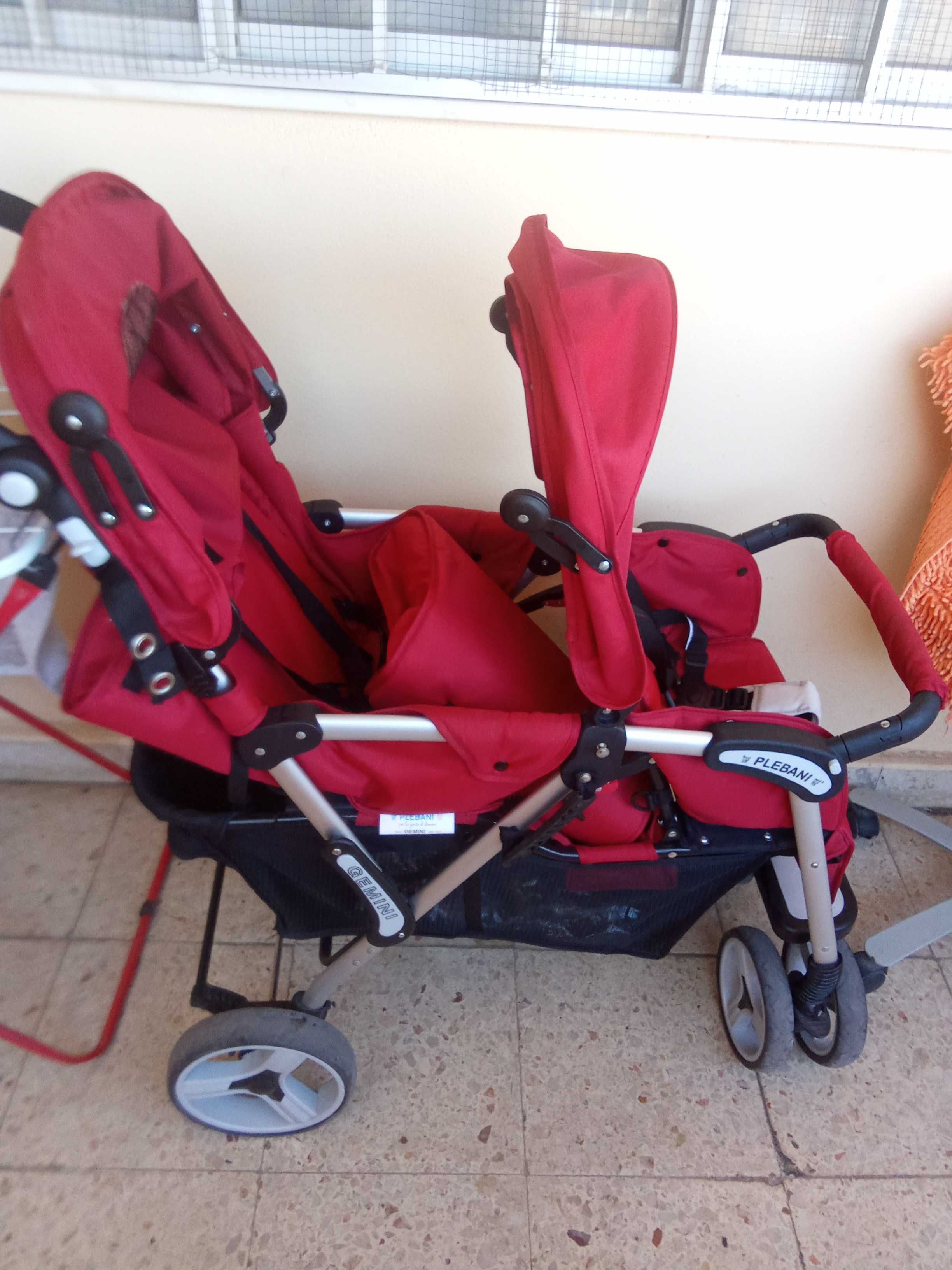 Carrinho de bebe gêmeos