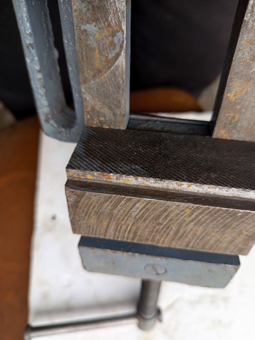 Тиски для сверлильного станка