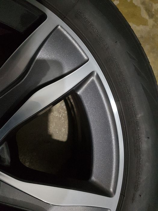 Jantes 17'' - Originais Mercedes e pneus de Inverno Bridgestone.