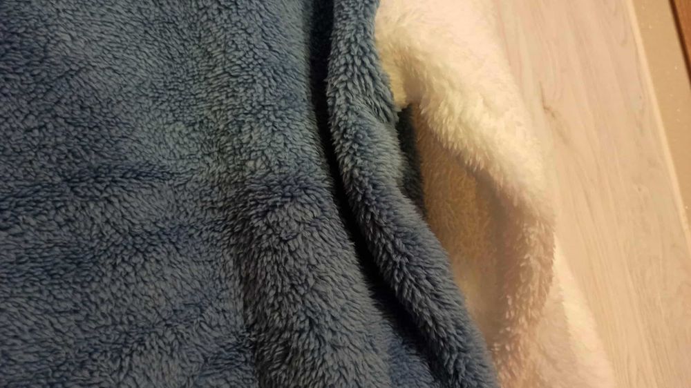 Bluza ciepła, gruba, z kapturem, r. M; NOWA