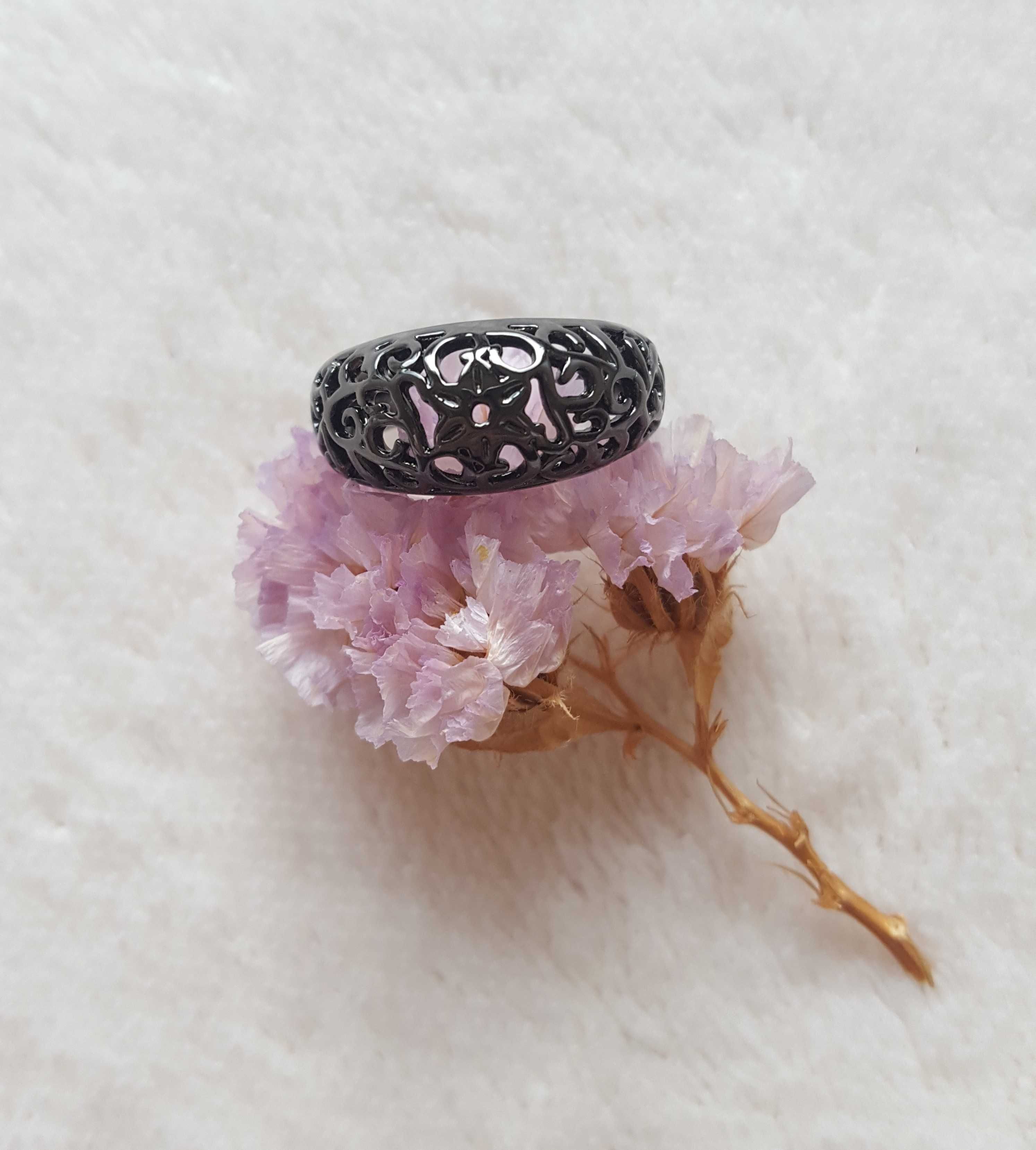 Nowy czarny pierścionek kopułka ażurowy wycinany kwiat wzór retro