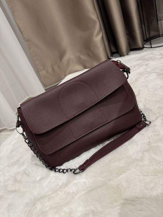 Сумочка шкіряна в трендовому кольорі