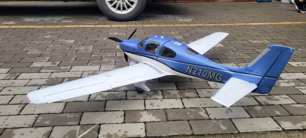 Samolot rc Cirrus SR22 Eflite