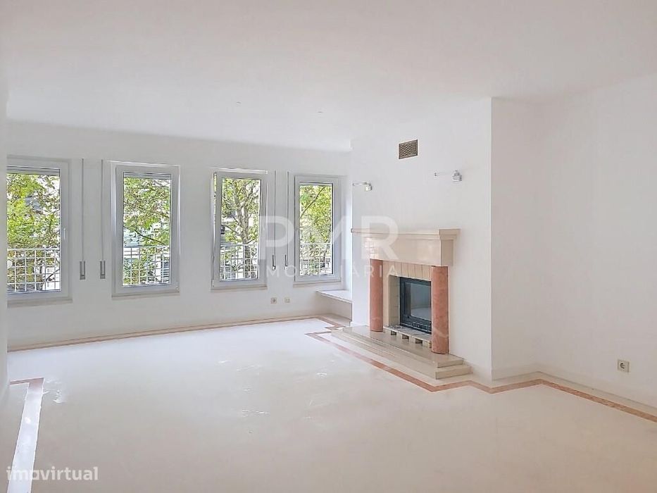 T1 Arrendamento Parque Europa com cozinha equipada, lareira, estaciona