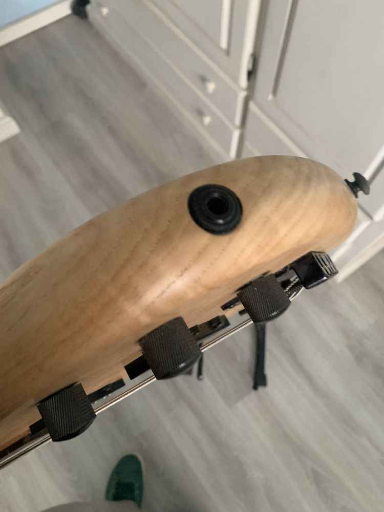 Baixo Eletrico Fretless Rochester (Novo)