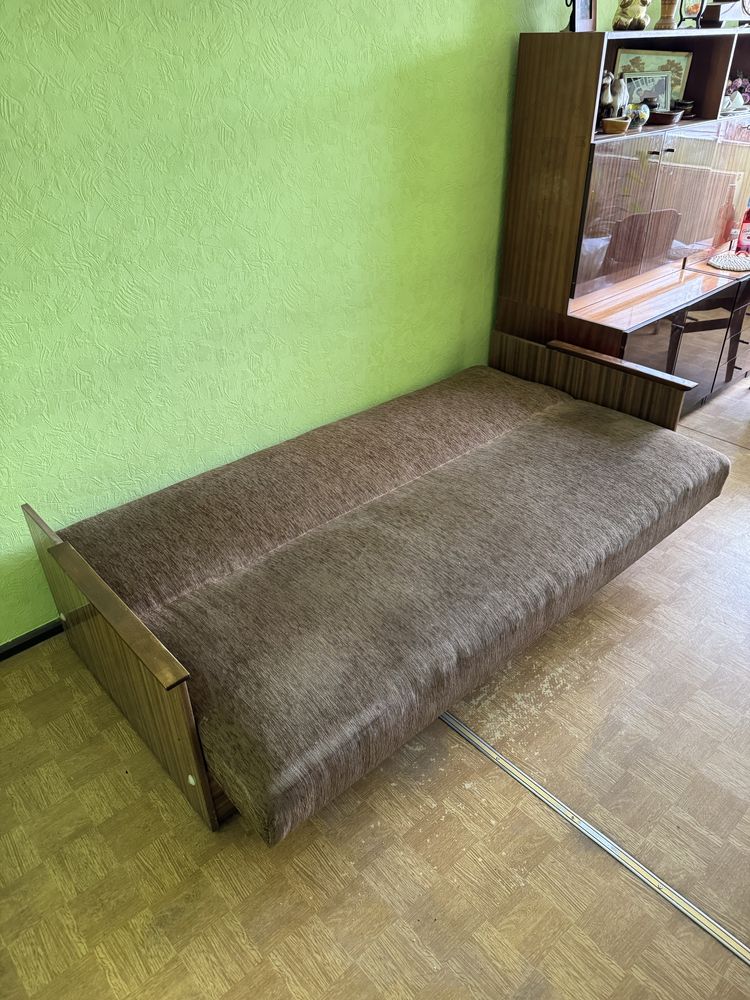 Brązowy tapczan sofa kanapa rozkładana z funkcją spania