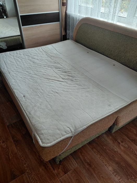 Розкладний диван.