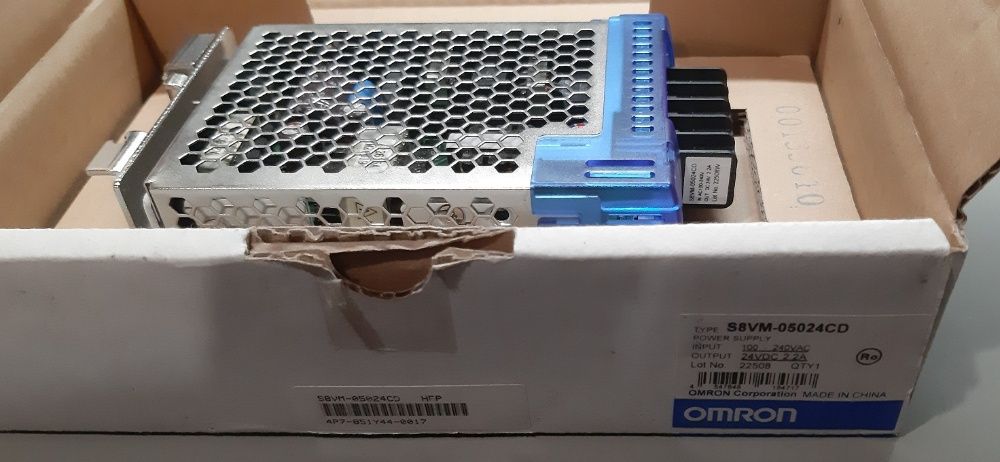 Przemysłowy zasilacz OMRON S8VM-05024CD 100-240VAC/24VDC 2,2A