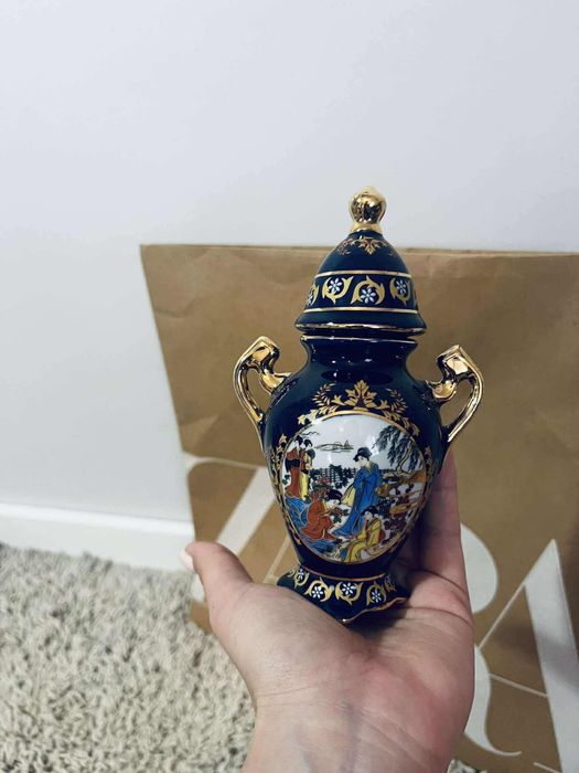 Piękny malowany dzbanek z pokrywką wazon flakon