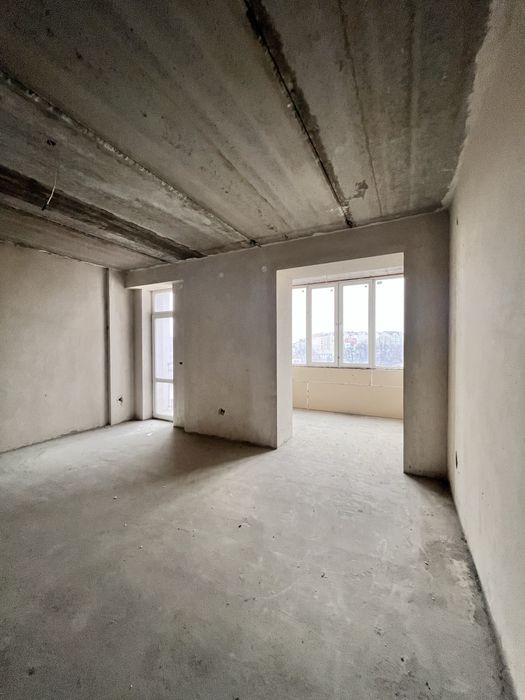 Найвигідніша пропозиція в центрі! Велика трикімнатна квартира!