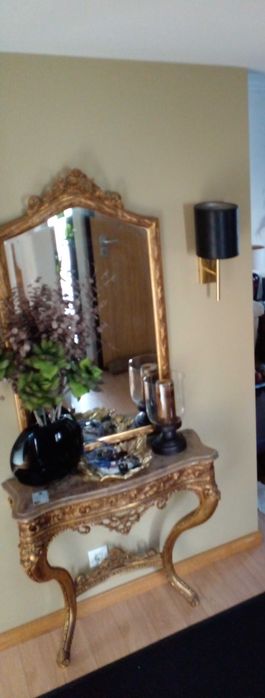 Conjunto de credencia e espelho em talha dourada