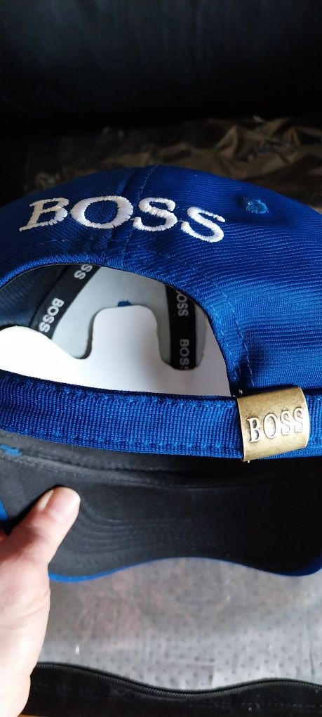 Bonés Hugo Boss, e Yves Saint Laurant