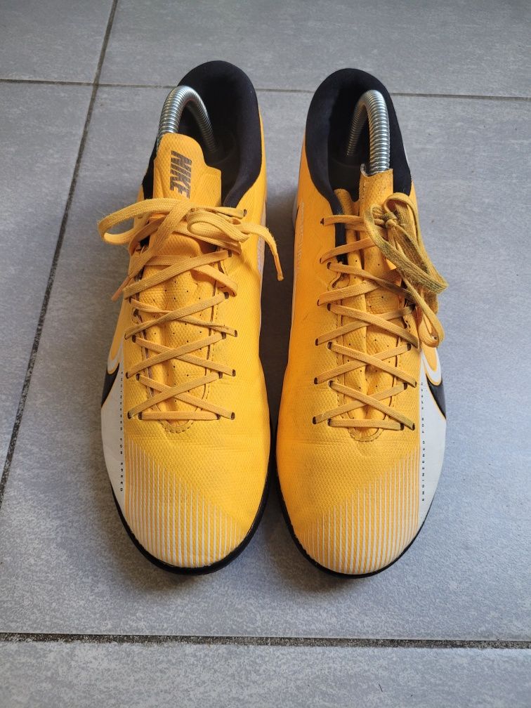 Buty piłkarskie halówki Nike Mercurial Vapor 13 academy IC r.41(26cm)