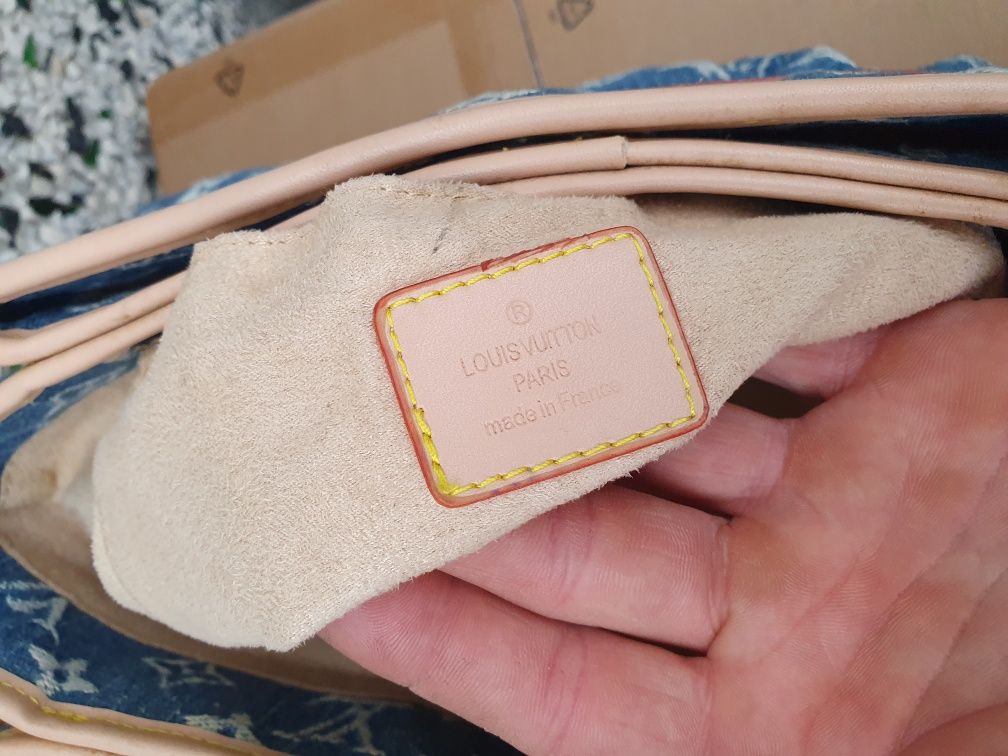 Toreba LV Louis Vuitton do ręki.
