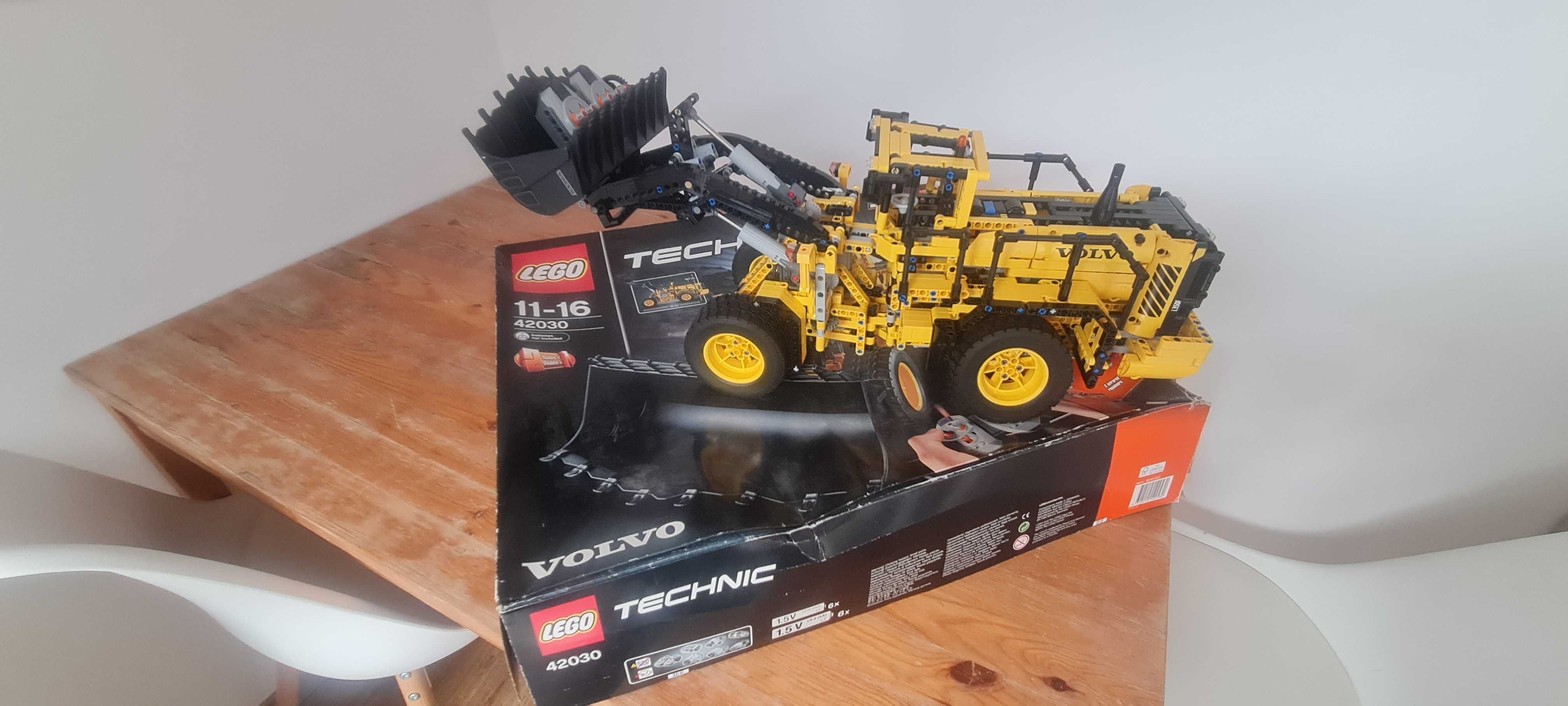 LEGO Technic 42030 VOLVO L35F