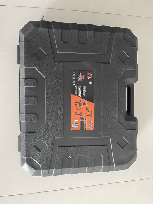 Zestaw narzędzi 4w1