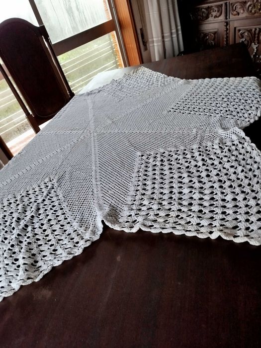 Toalha de mesa redonda em crochê feito a mão