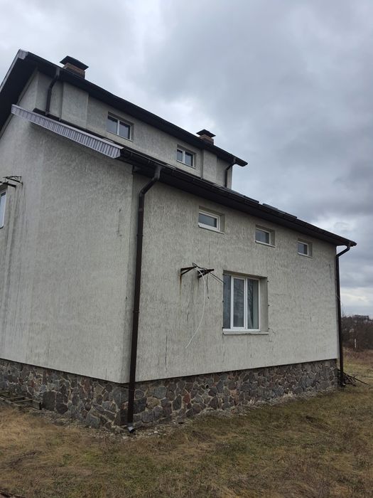 2 поверховий цегляний будинок Рибці