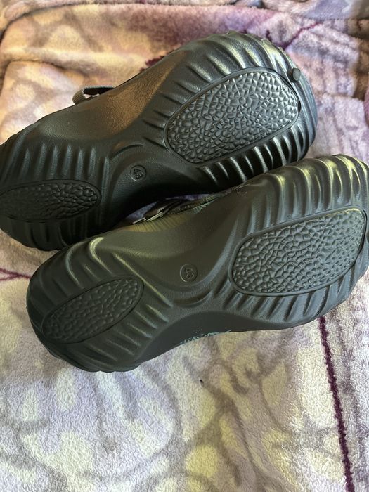 Шлепанцы, тапки, сабо.