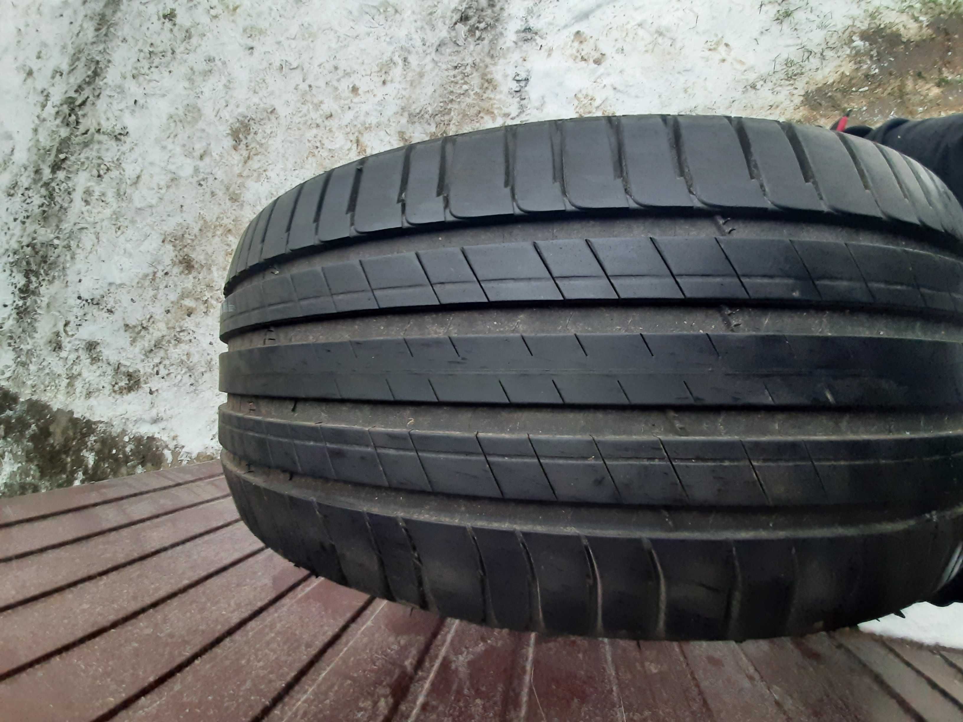 Opony Michelin 235/50 R 19.