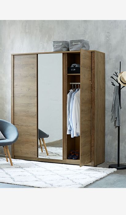 Szafa trzy drzwiowa z lustrem