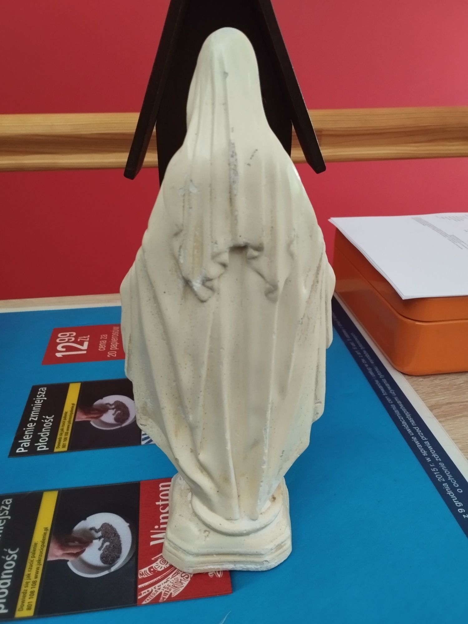 Stara figurka Matki Boskiej - Kapliczka