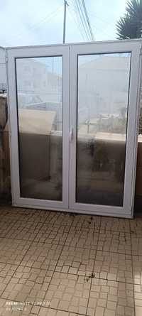 Portas, portadas e janelas brancas alumínio com vidro duplo